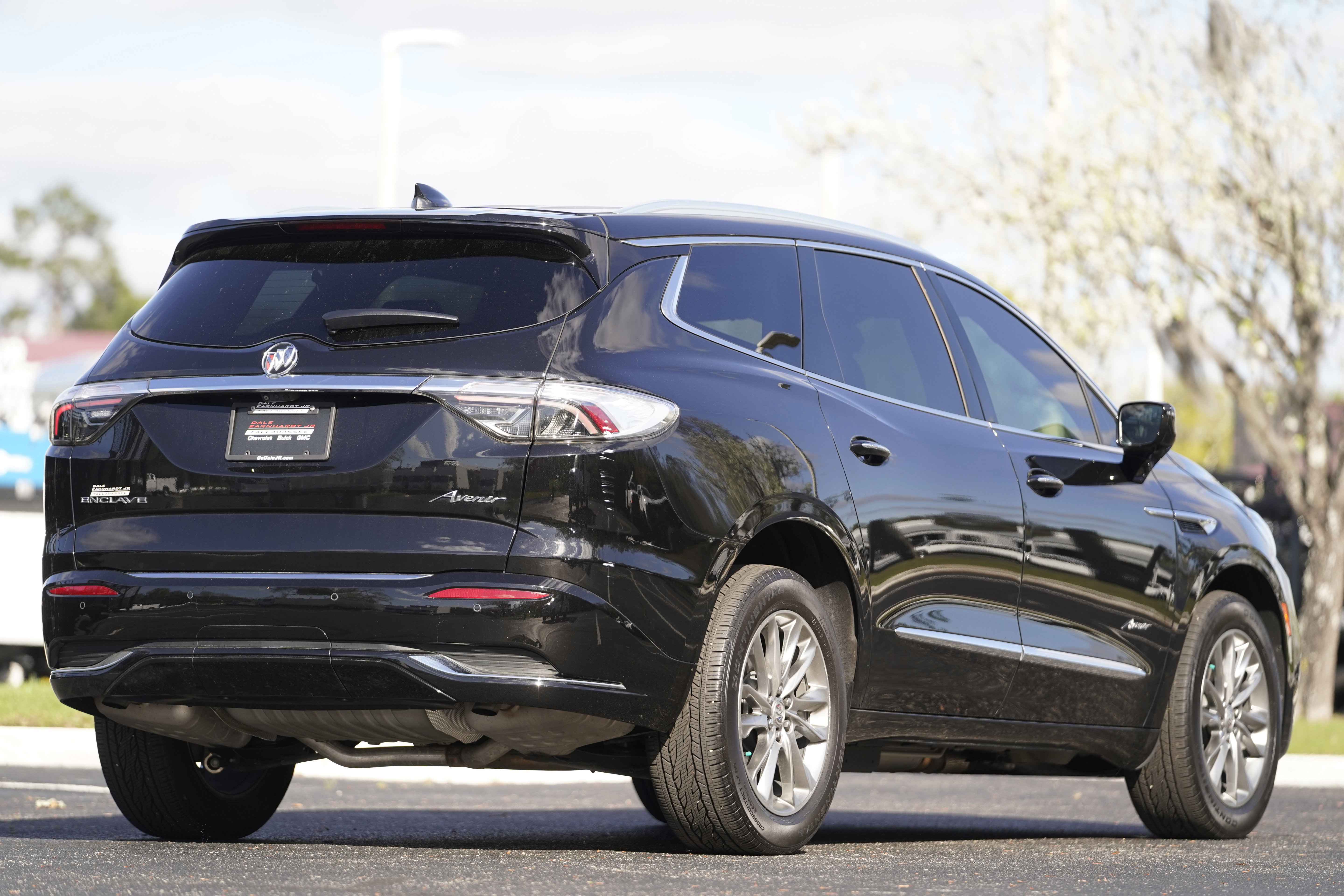 Used 2024 Buick Enclave Avenir w/ Avenir Technology Package image 47