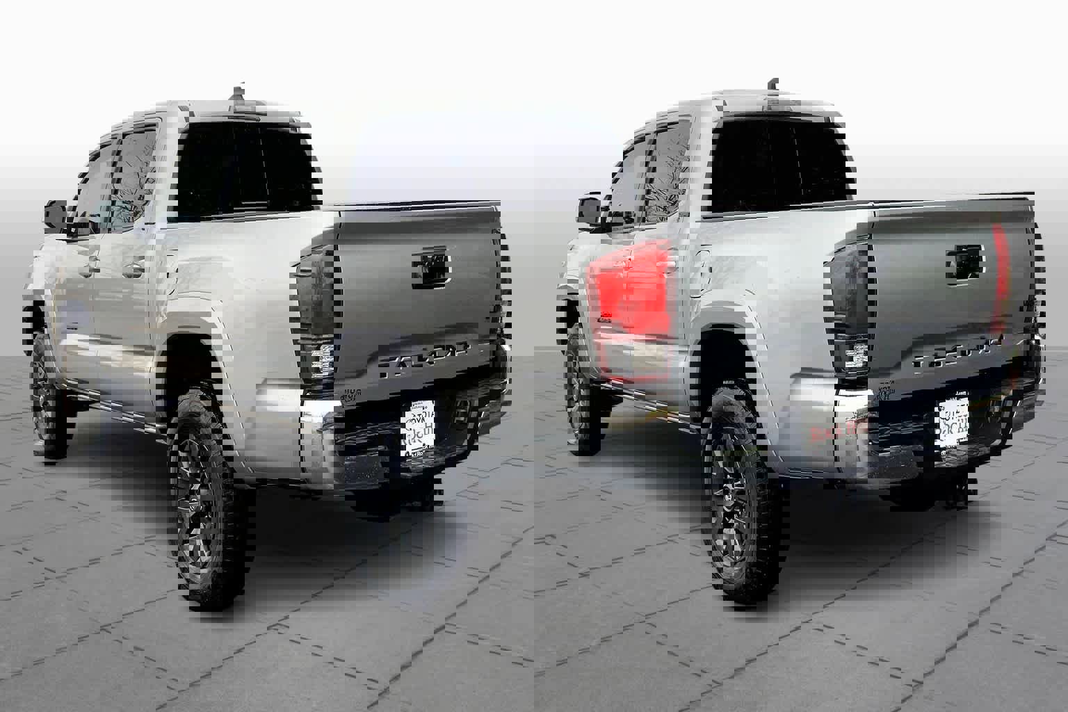 Used 2021 Toyota Tacoma SR5 RWD image 11