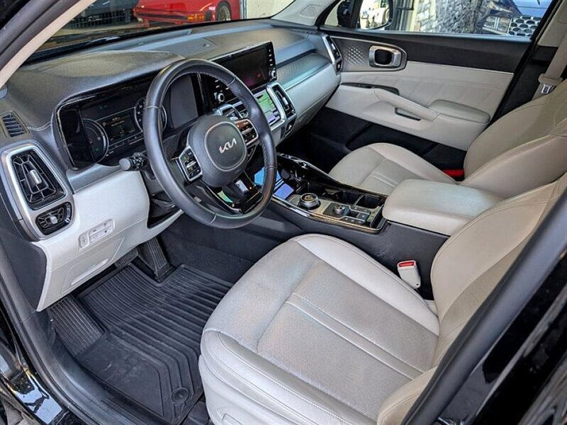 Used 2022 Kia Sorento SX image 2