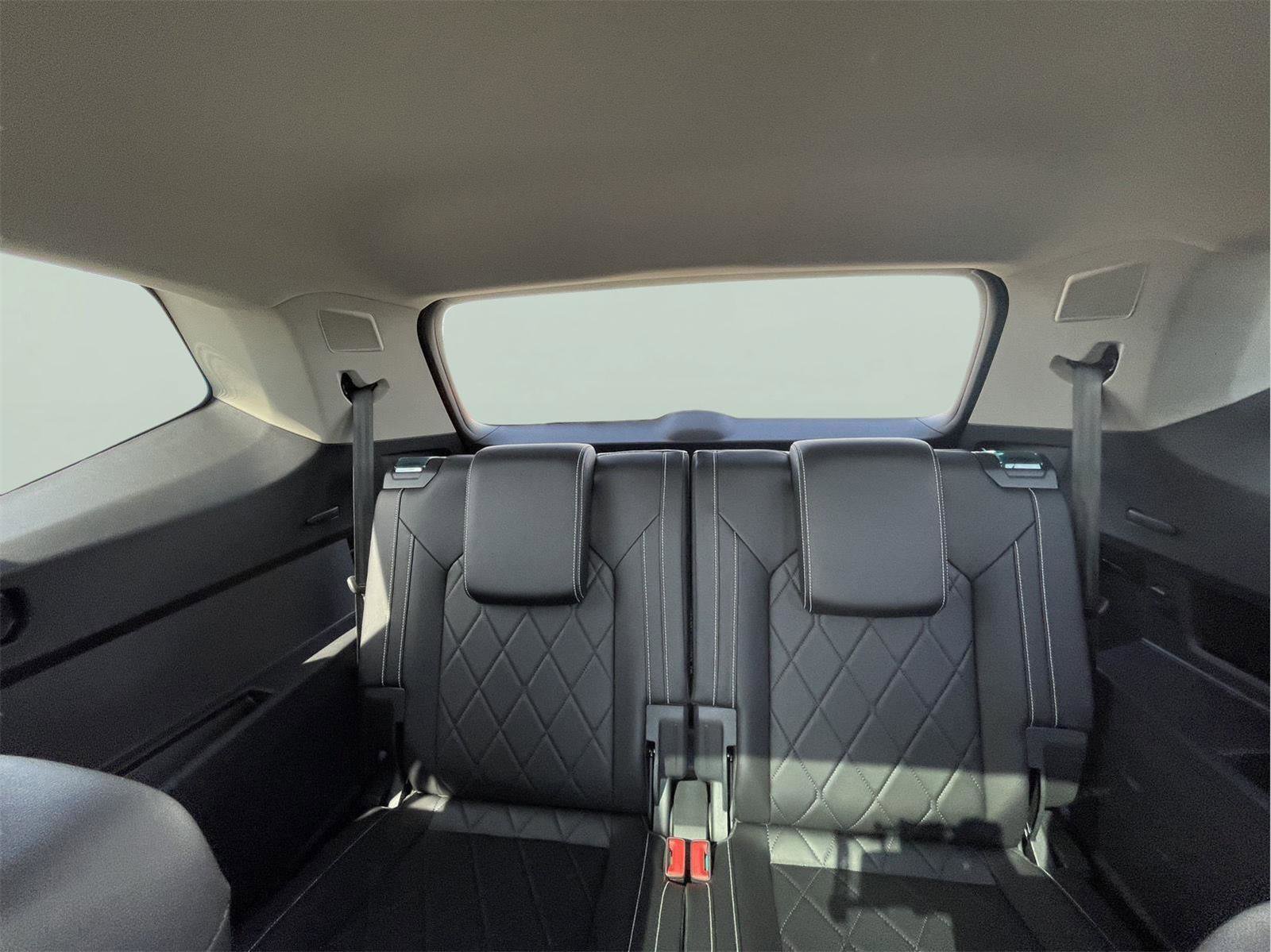 Used 2024 Volkswagen Atlas SEL Premium R-Line image 16