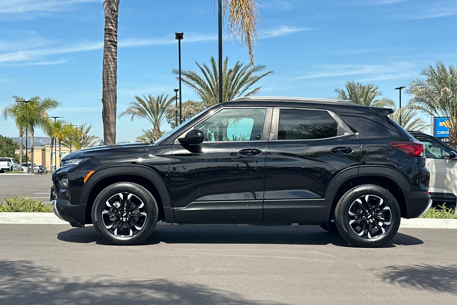 Used 2023 Chevrolet TrailBlazer LT w/ Convenience Package FWD image 7