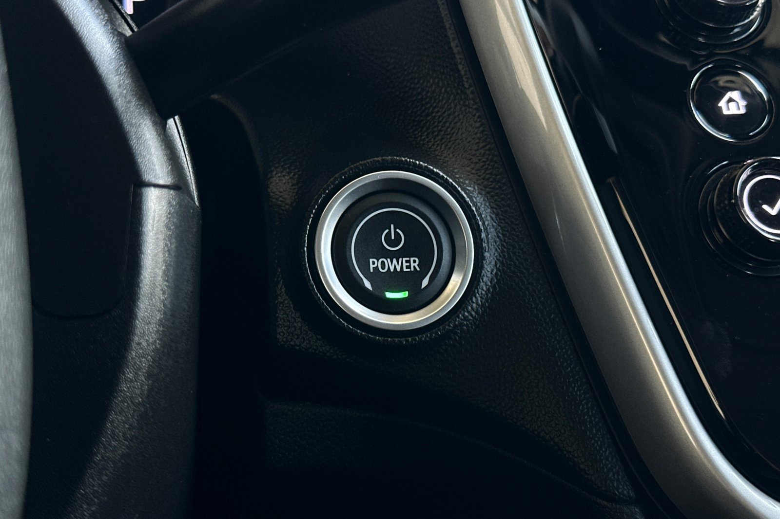 Certified 2022 Chevrolet Bolt EUV LT w/ Convenience Package image 29