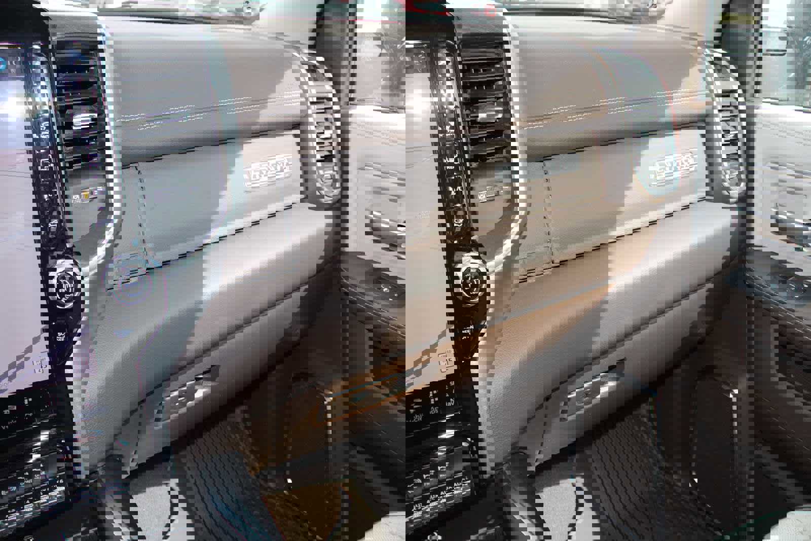 New 2025 RAM 3500 Laramie w/ Towing Technology Group image 39