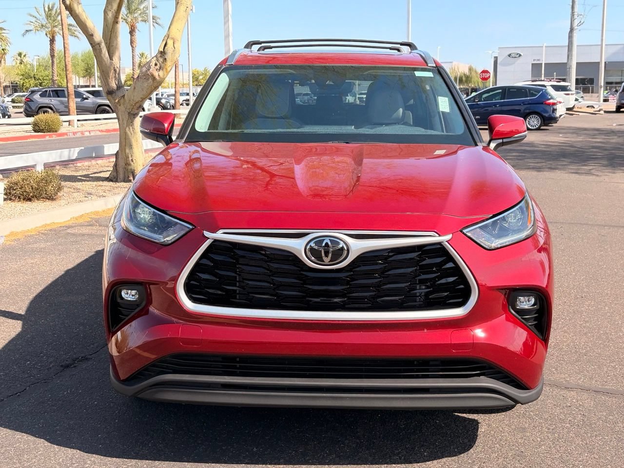 Used 2021 Toyota Highlander XLE AWD/4WD image 6