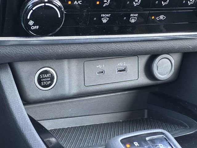 Used 2023 Nissan Rogue S image 18