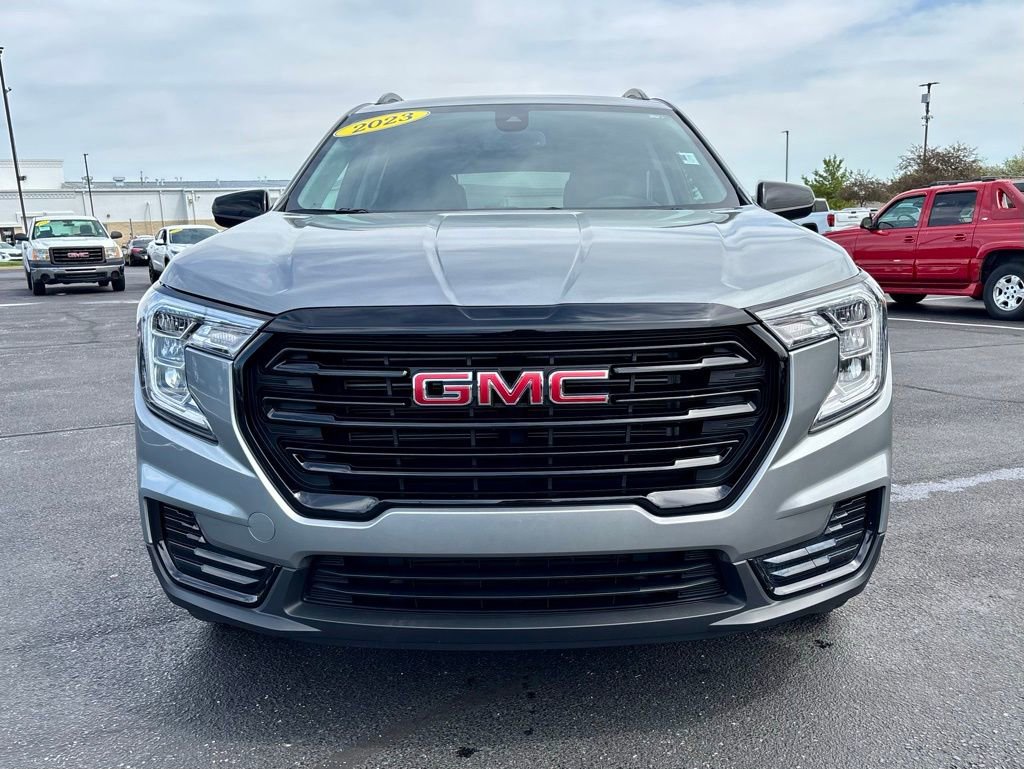 Used 2023 GMC Terrain SLE w/ Driver Convenience Package FWD image 10
