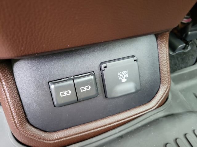 Used 2022 Toyota Highlander Platinum FWD image 18