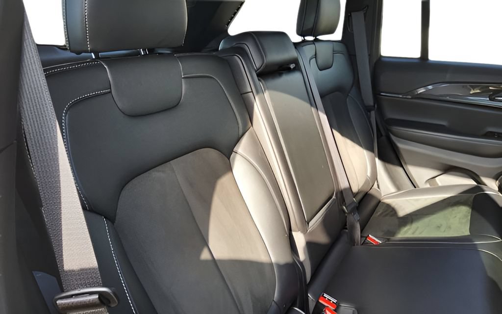 Used 2023 Jeep Grand Cherokee Altitude AWD/4WD image 36