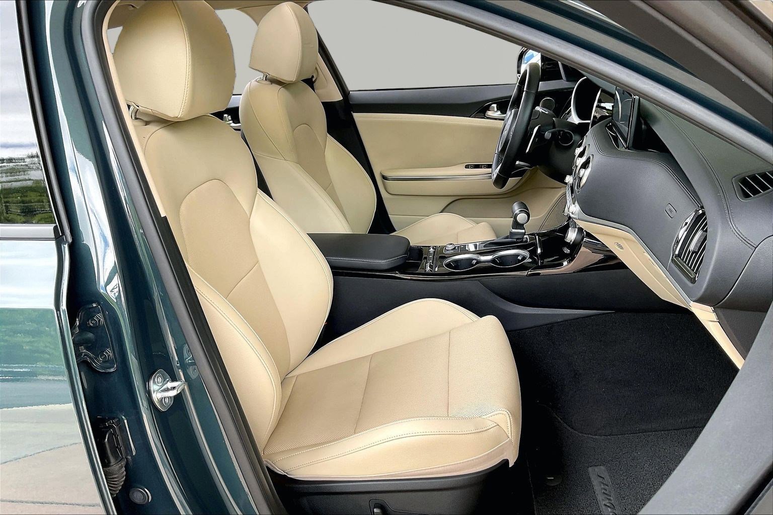 Used 2023 Kia Stinger GT-Line w/ Sun & Sound Package AWD/4WD image 28