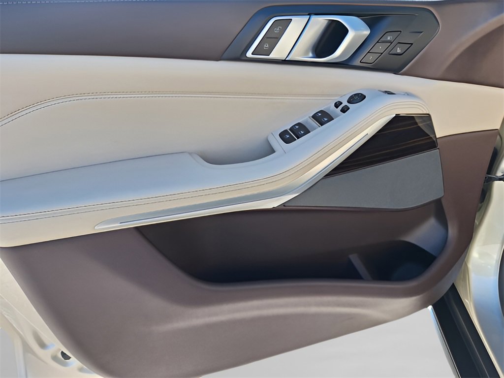 Used 2019 BMW X5 xDrive40i w/ Executive Package image 29