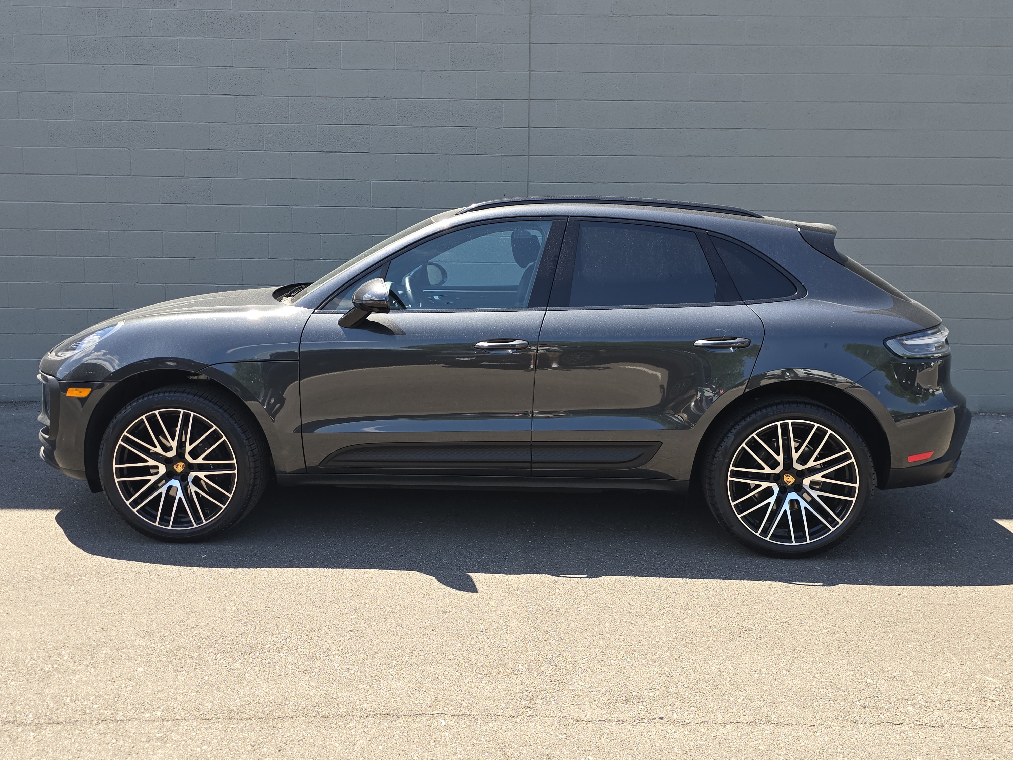 Certified 2026 Porsche Macan AWD/4WD image 2