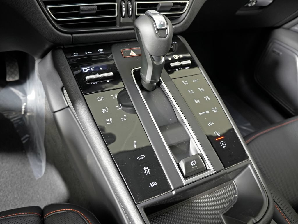 New 2026 Porsche Macan GTS AWD/4WD image 28