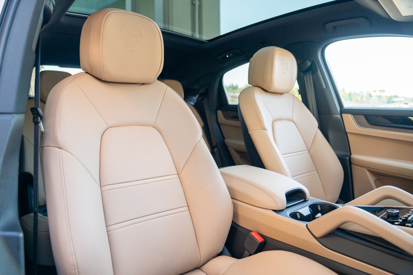 Certified 2025 Porsche Cayenne E-Hybrid Coupe AWD/4WD image 22