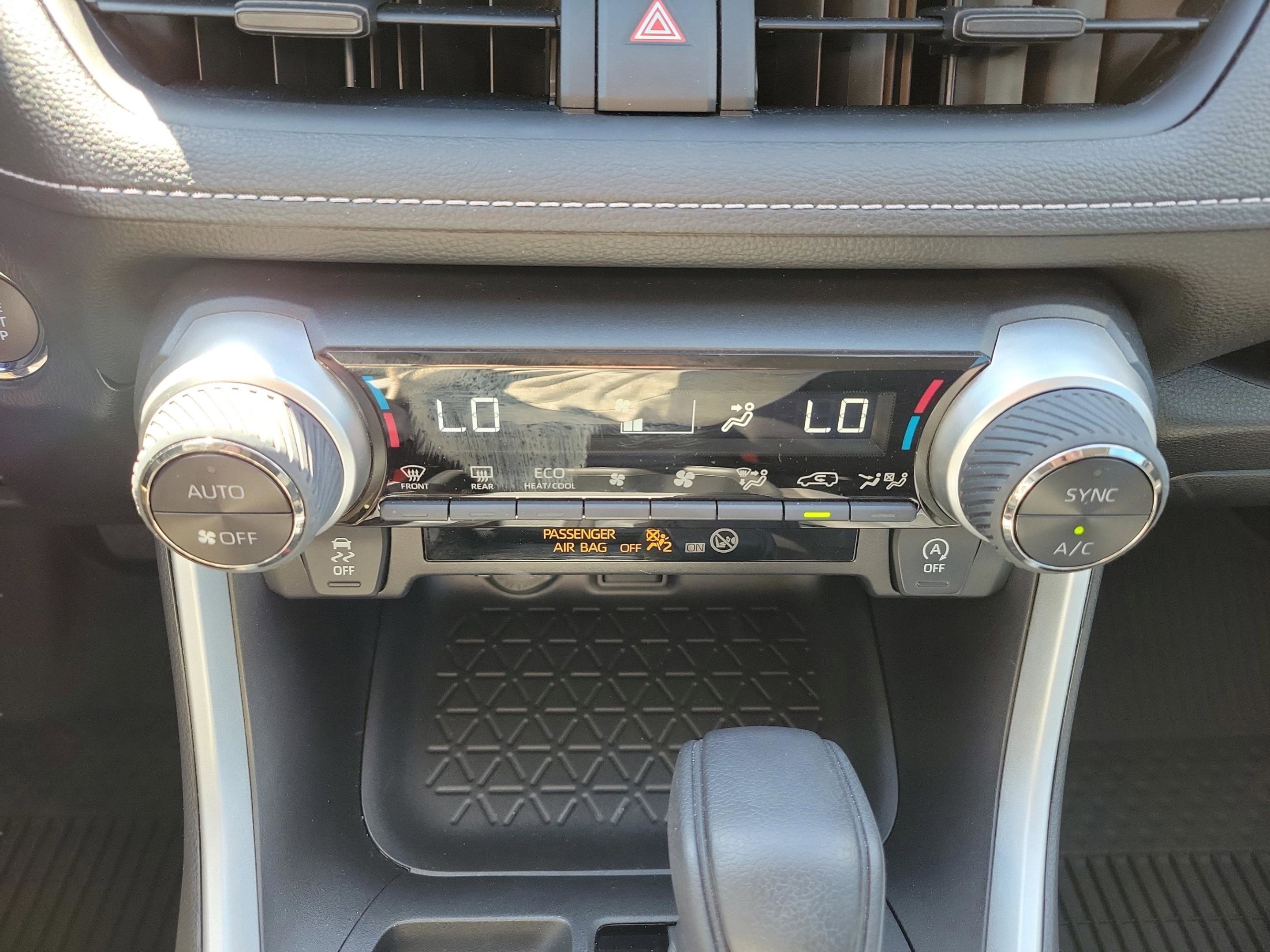 Used 2022 Toyota RAV4 XLE image 25