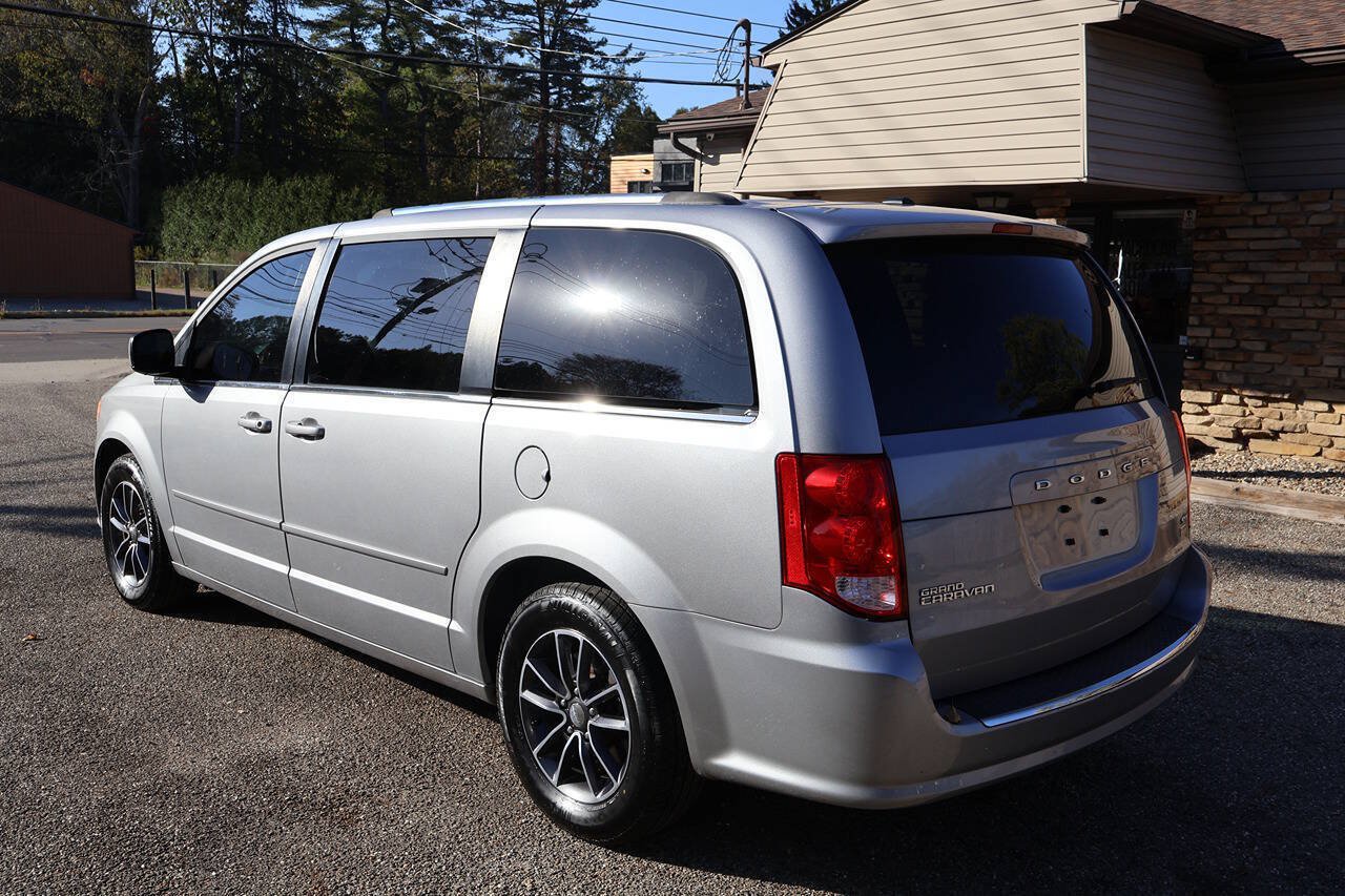 Used 2017 Dodge Grand Caravan SXT FWD image 5