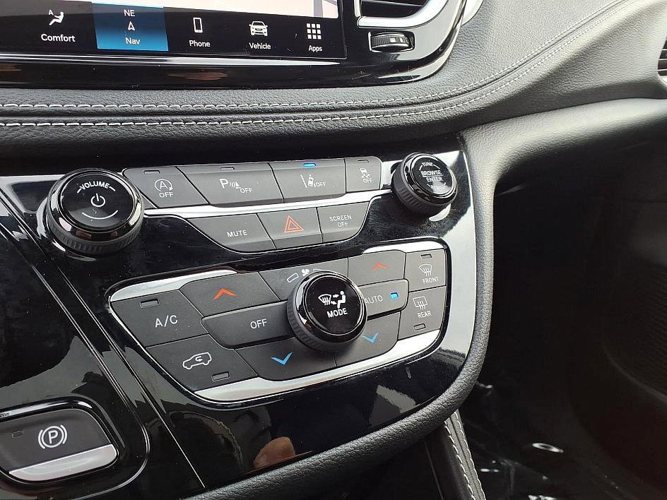 Used 2023 Chrysler Pacifica Limited w/ S Appearance Package image 33