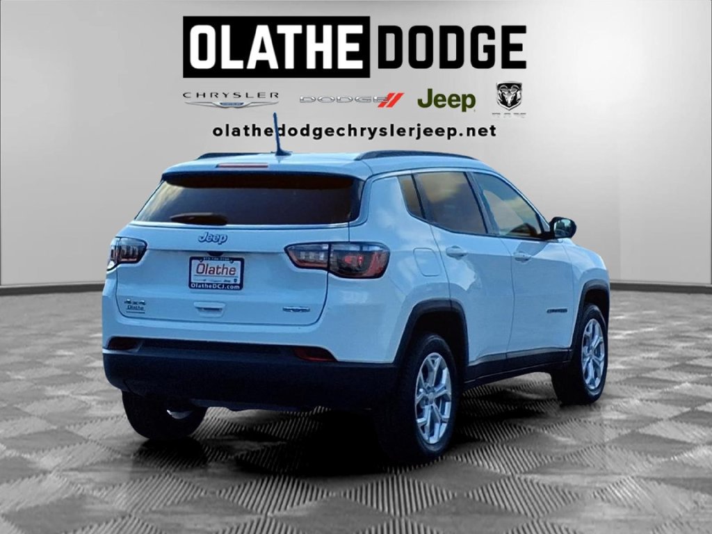 Used 2024 Jeep Compass Latitude AWD/4WD image 31