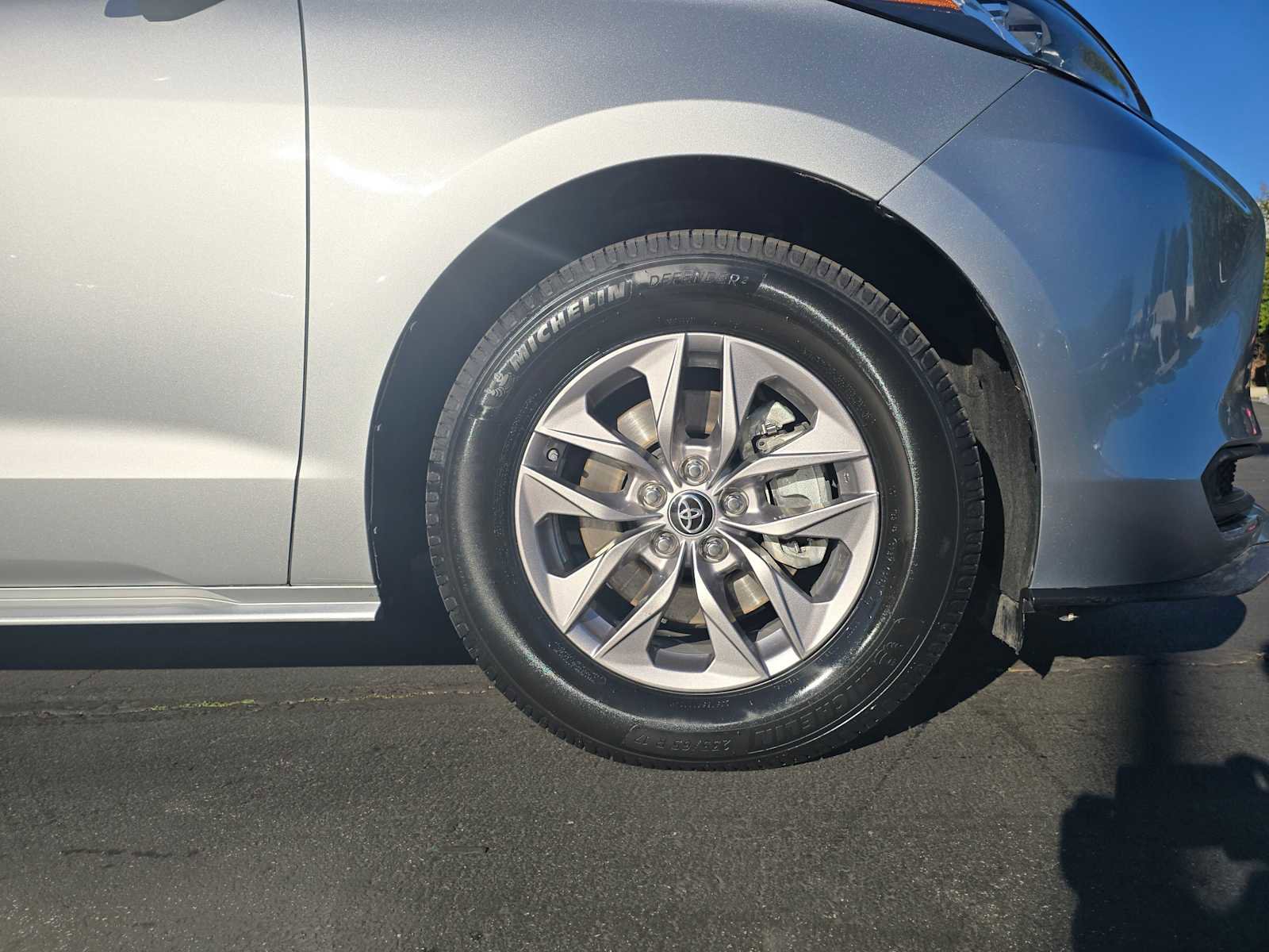 Used 2022 Toyota Sienna LE image 9