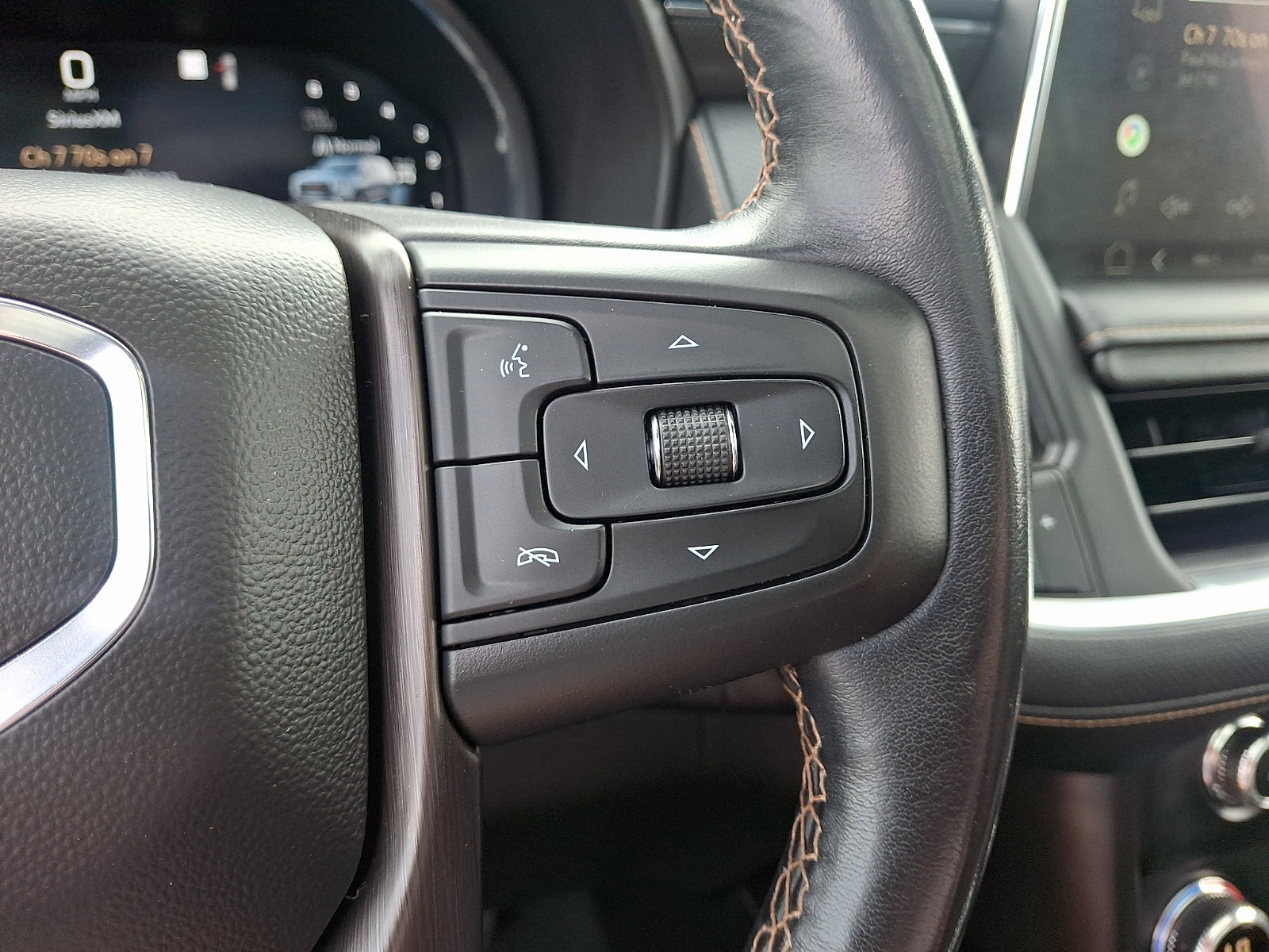Used 2022 GMC Yukon XL AT4 image 22