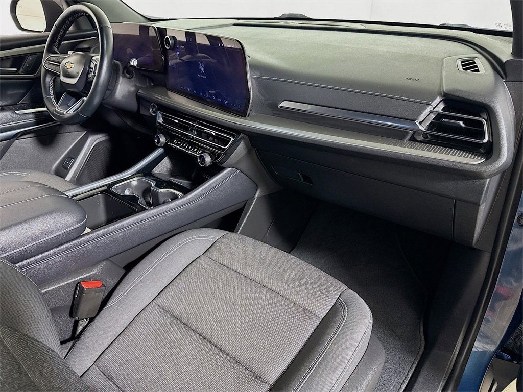 Used 2025 Chevrolet Traverse LT image 28