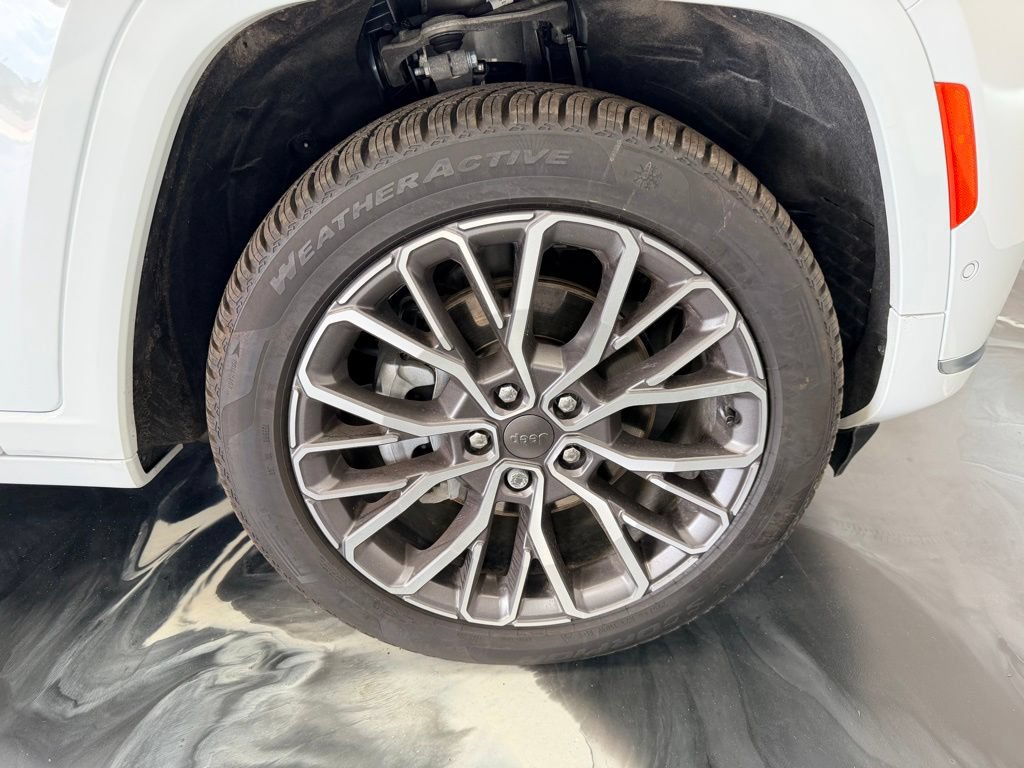 Used 2023 Jeep Grand Cherokee L Summit AWD/4WD image 13