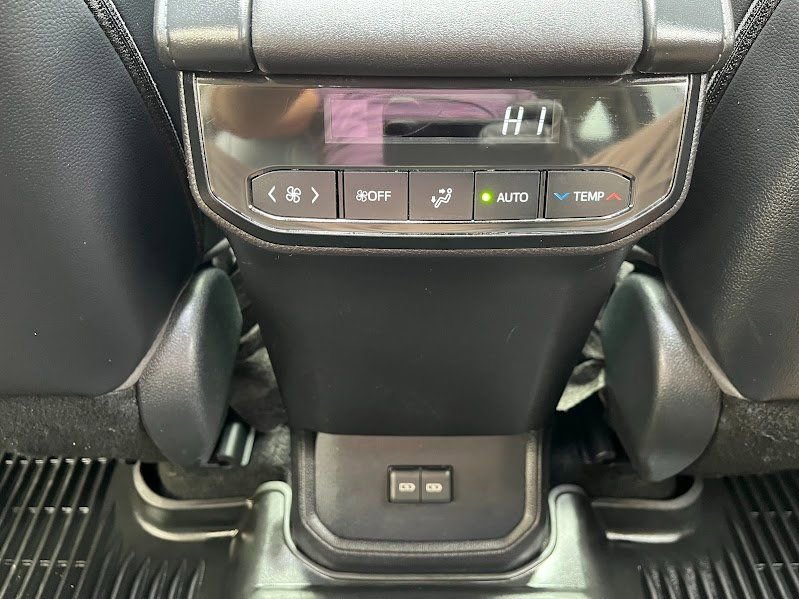 Used 2023 Toyota Highlander XLE image 41