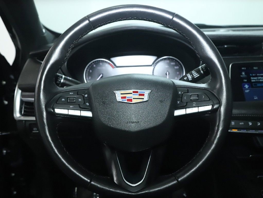Used 2023 Cadillac XT4 Luxury w/ Cold Weather Package image 22