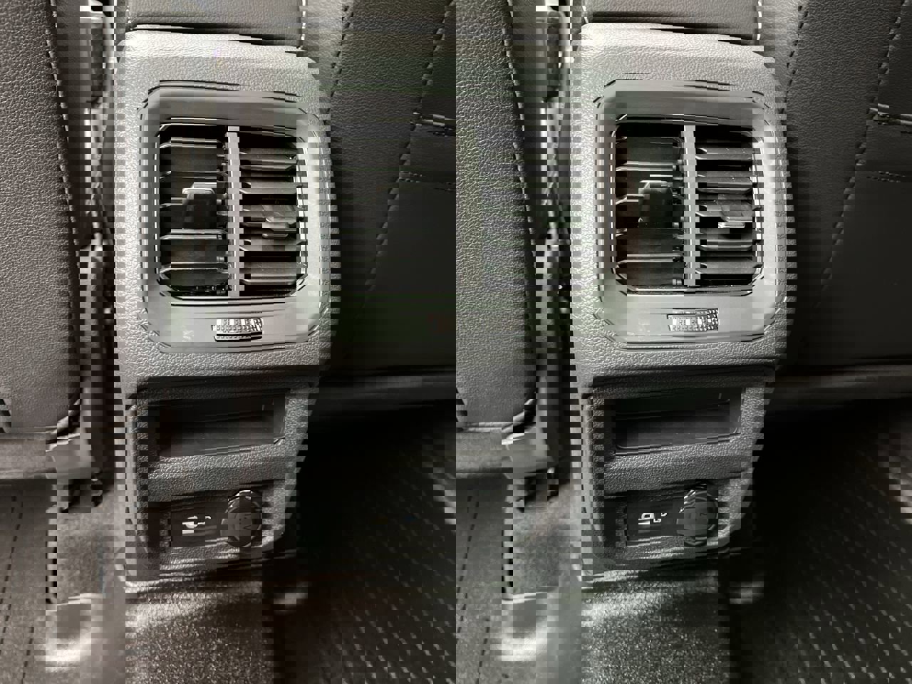 Used 2022 Volkswagen Tiguan SEL R-Line AWD/4WD image 14