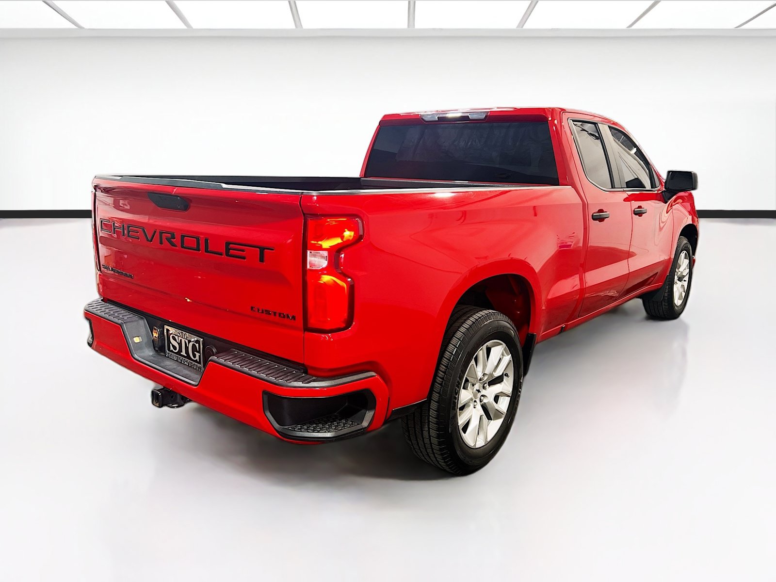 Used 2022 Chevrolet Silverado 1500 Custom w/ Safety Confidence Package RWD image 4