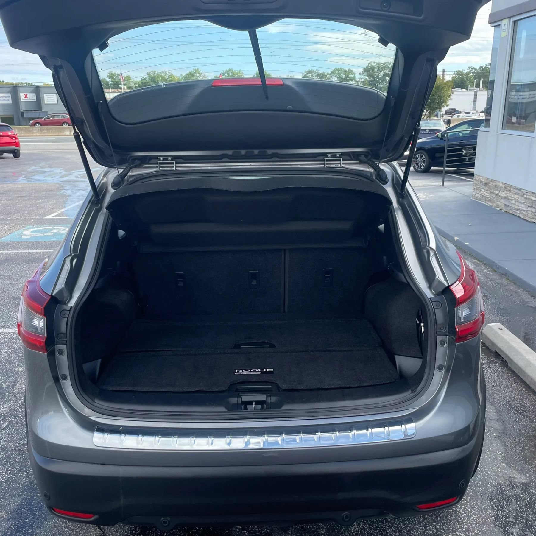 Used 2021 Nissan Rogue Sport SV FWD image 9