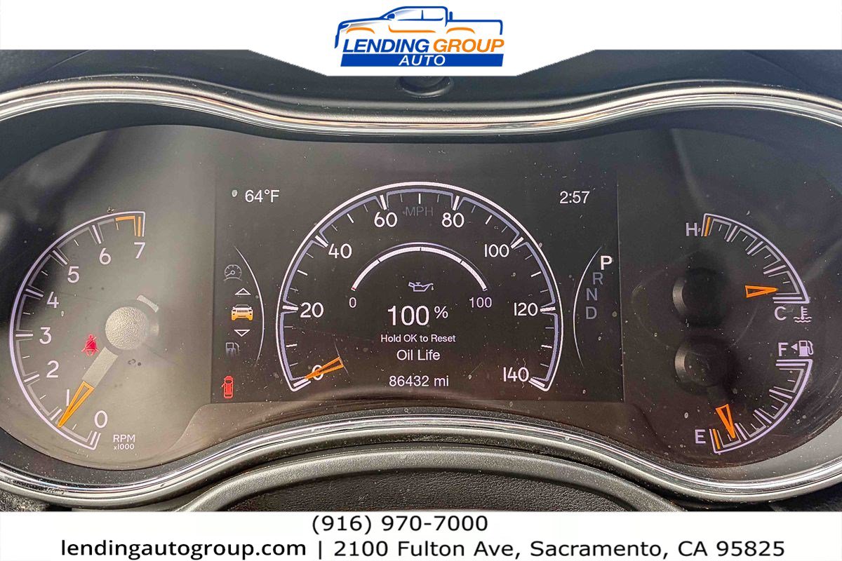 Used 2020 Jeep Grand Cherokee Altitude image 19