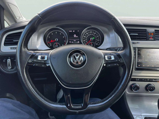 Used 2017 Volkswagen Golf SE image 26