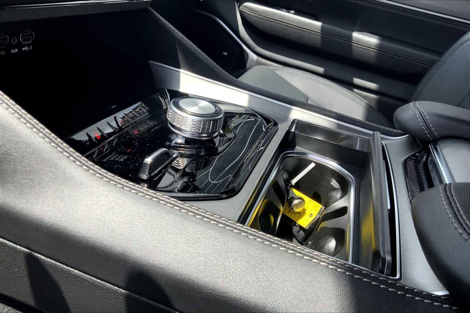 New 2025 Jeep Wagoneer 4WD w/ Convenience Group I image 7