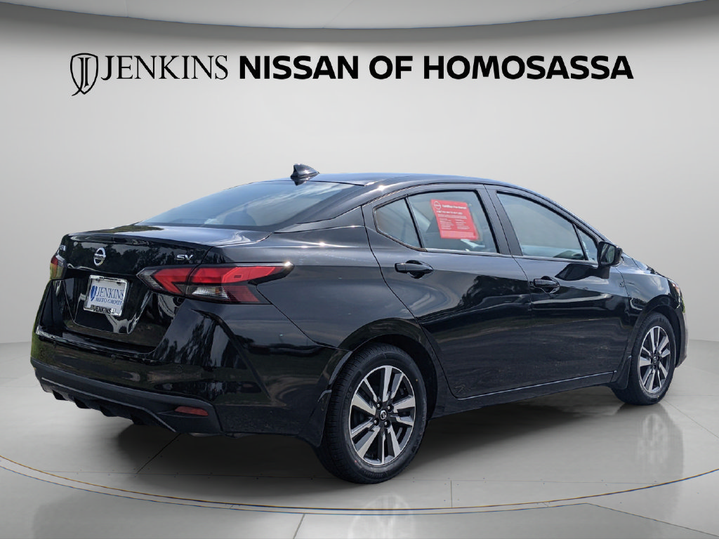 Used 2022 Nissan Versa SV FWD image 3