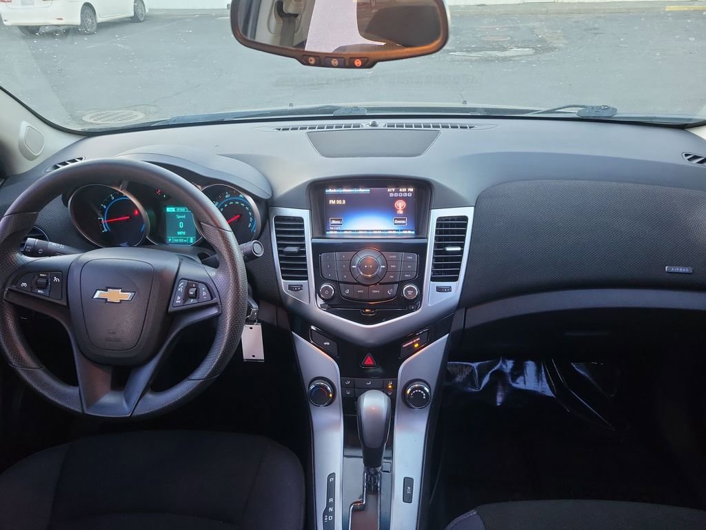 Used 2015 Chevrolet Cruze LT w/ Technology Package image 35