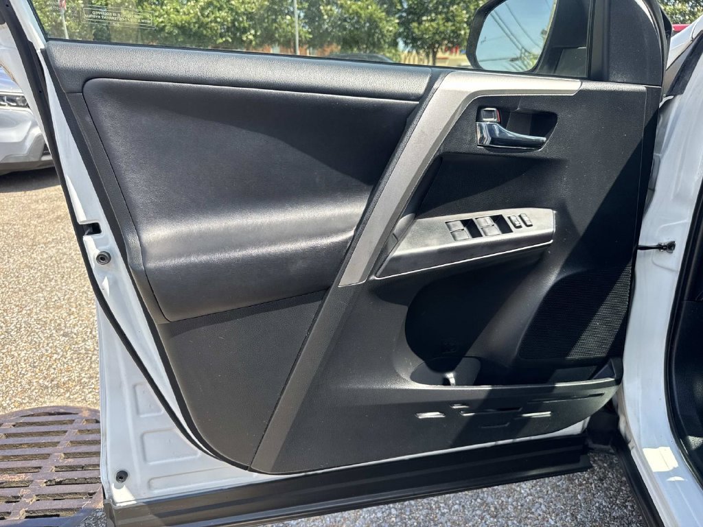 Used 2017 Toyota RAV4 XLE FWD image 21