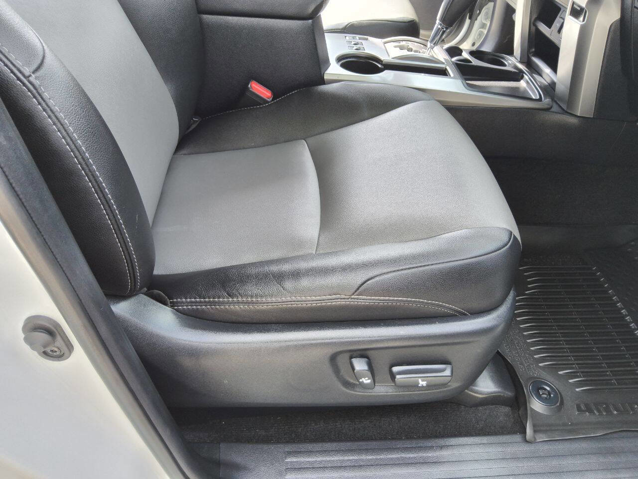 Used 2022 Toyota 4Runner SR5 Premium w/ Moonroof Package RWD image 29