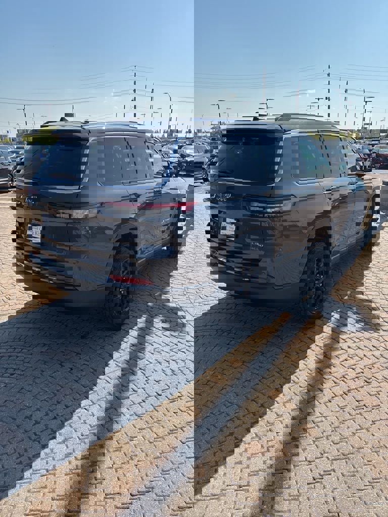 Used 2022 Jeep Grand Cherokee L Laredo w/ Luxury Tech Group I image 5