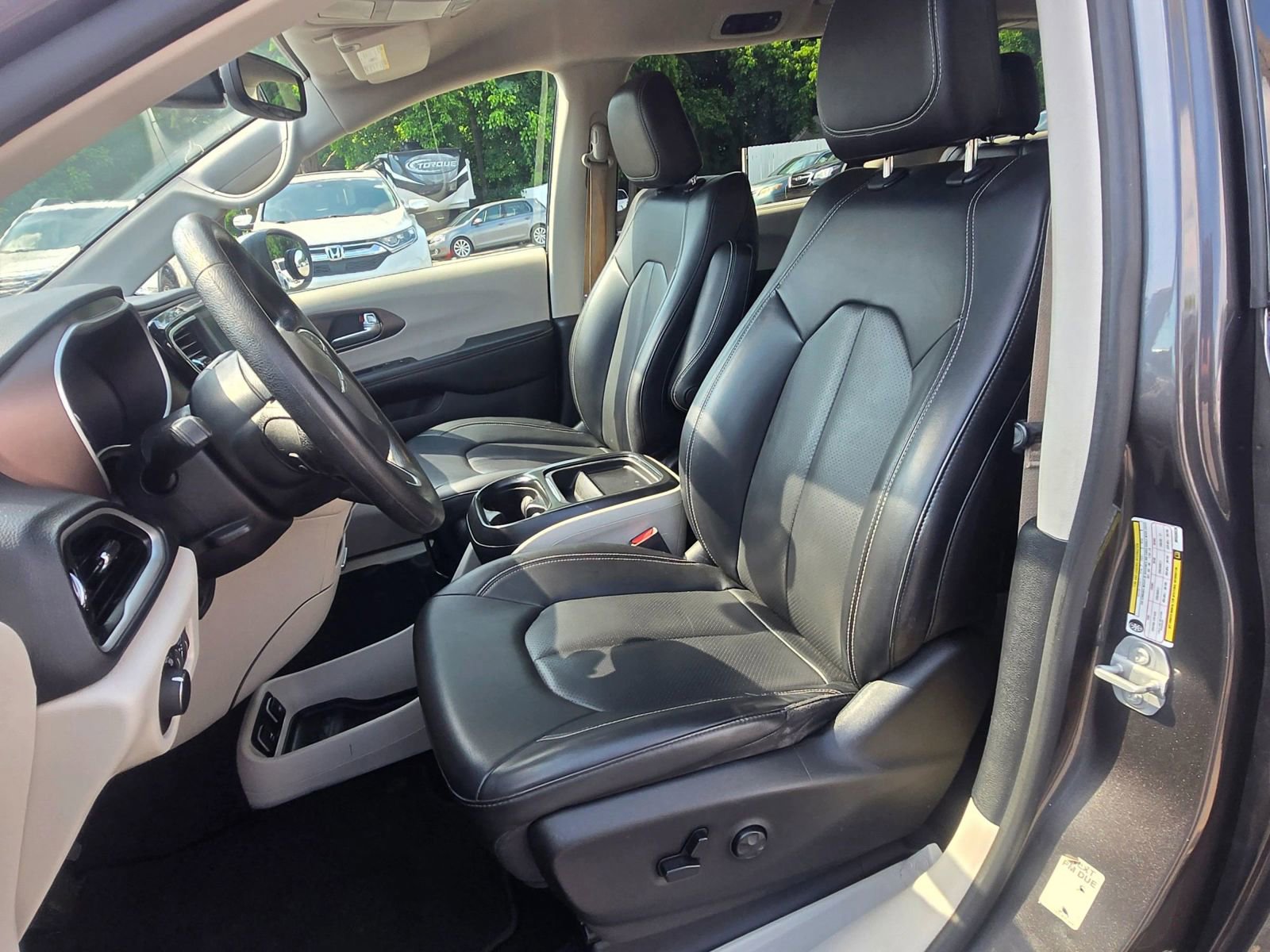 Used 2021 Chrysler Voyager Lxi FWD image 6