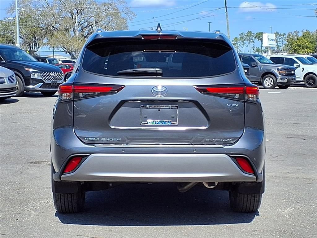Used 2025 Toyota Highlander Platinum image 6