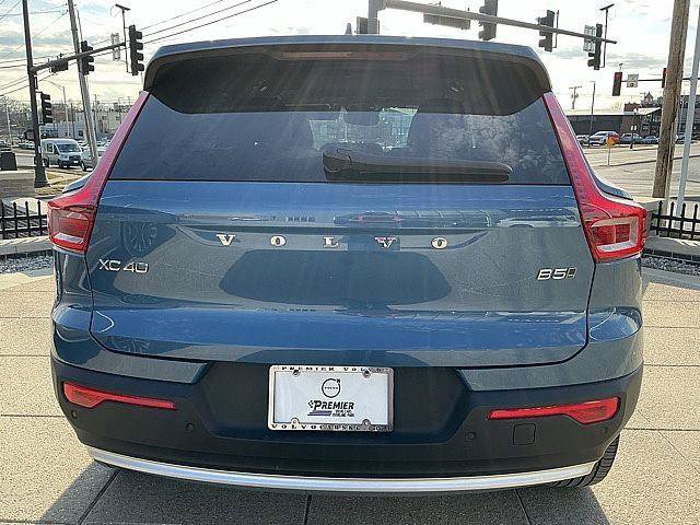 Certified 2025 Volvo XC40 B5 Plus AWD/4WD image 9