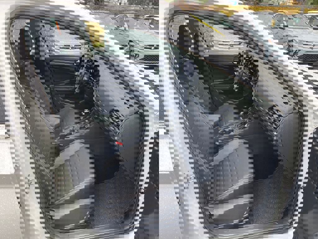 Certified 2023 Volkswagen Jetta SE w/ Panoramic Sunroof Package image 13