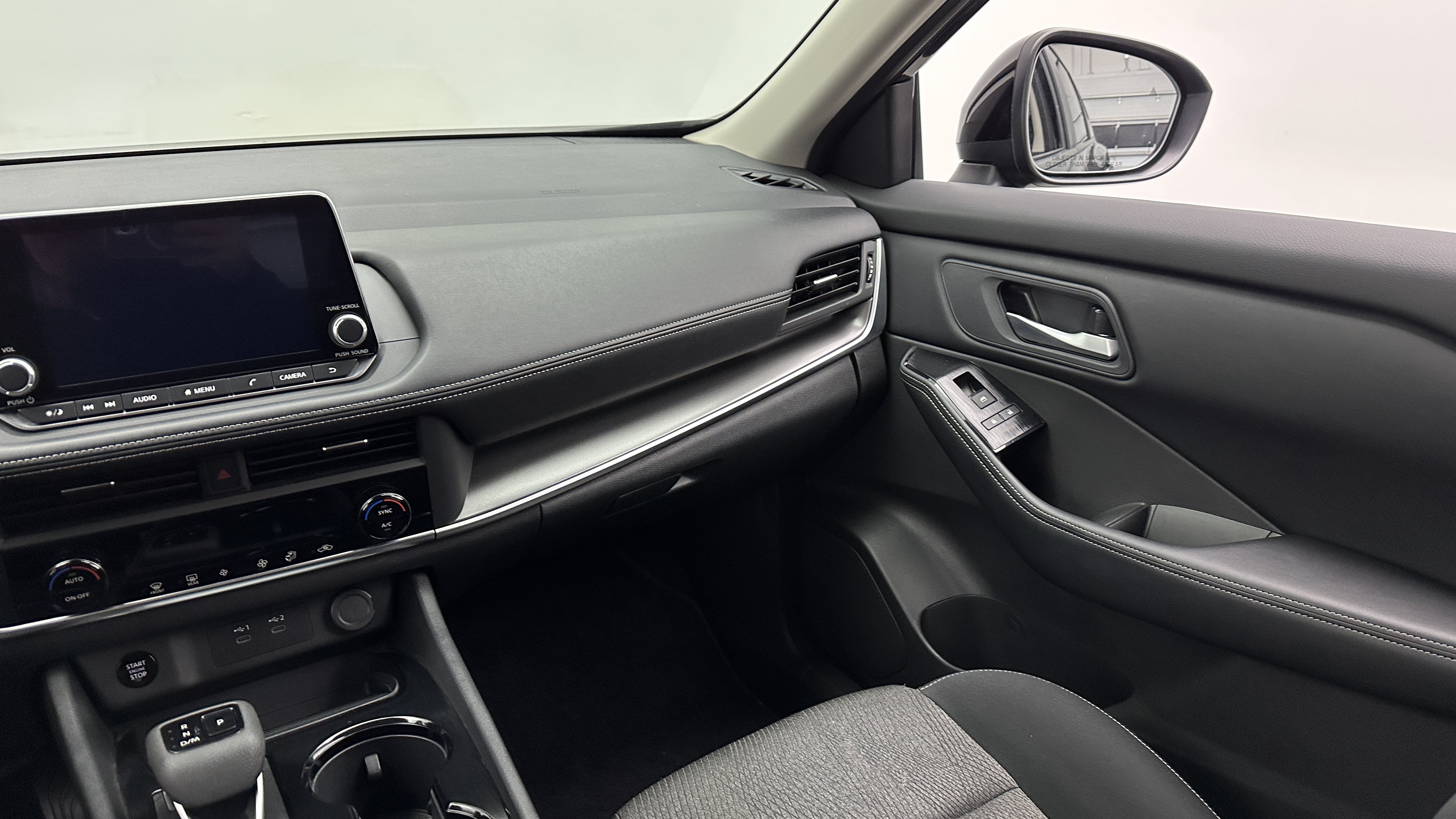 Used 2025 Nissan Rogue SV image 27