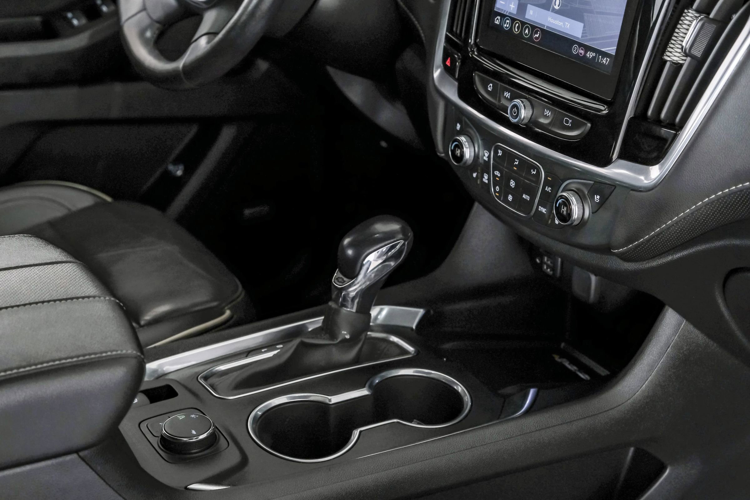 Used 2022 Chevrolet Traverse Premier w/ Redline Edition FWD image 28