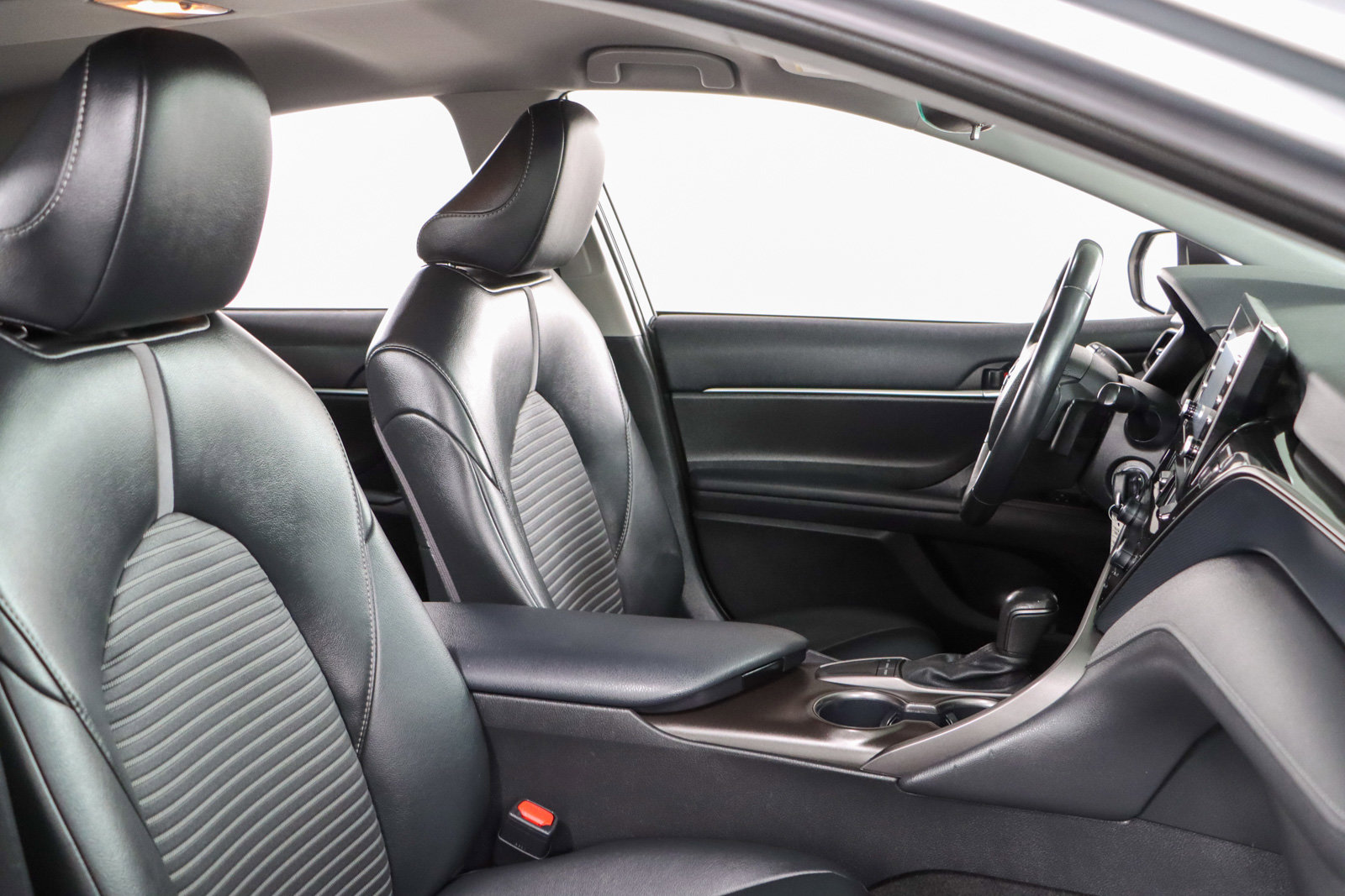 Used 2024 Toyota Camry SE image 26