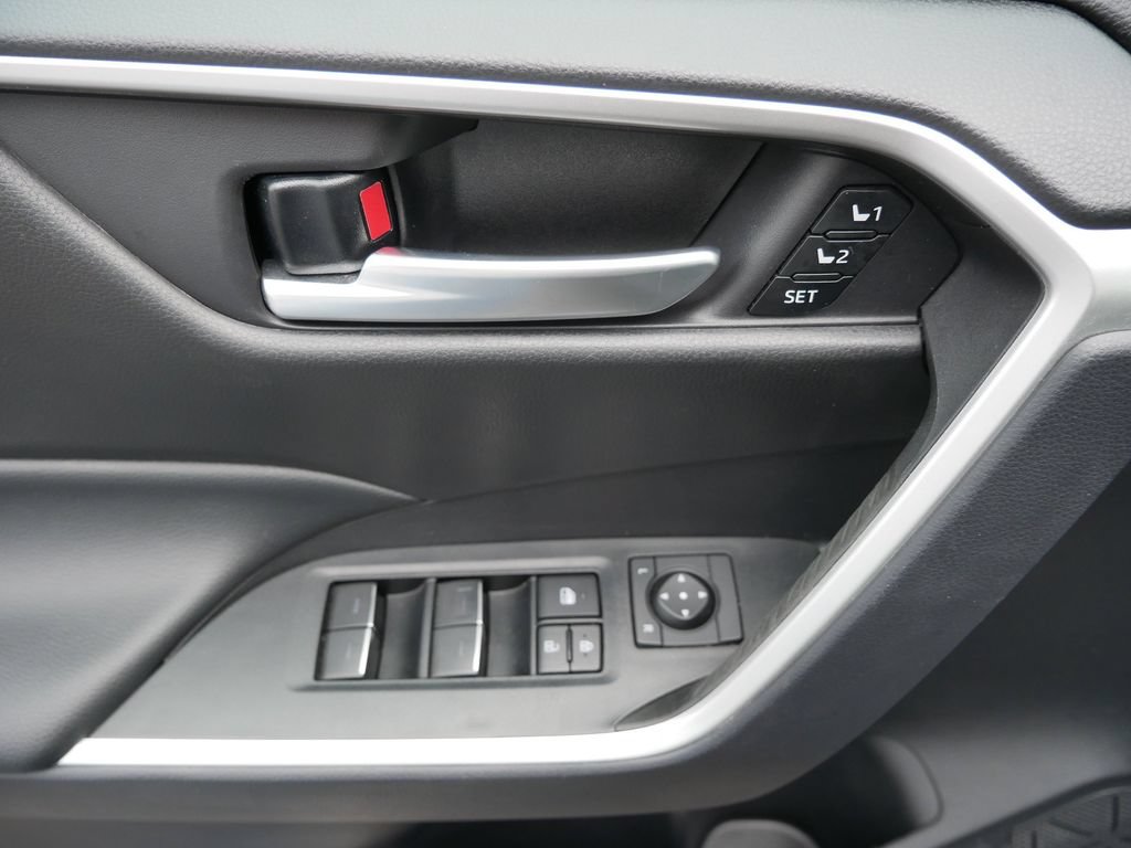 Certified 2025 Toyota RAV4 XLE Premium AWD/4WD image 17
