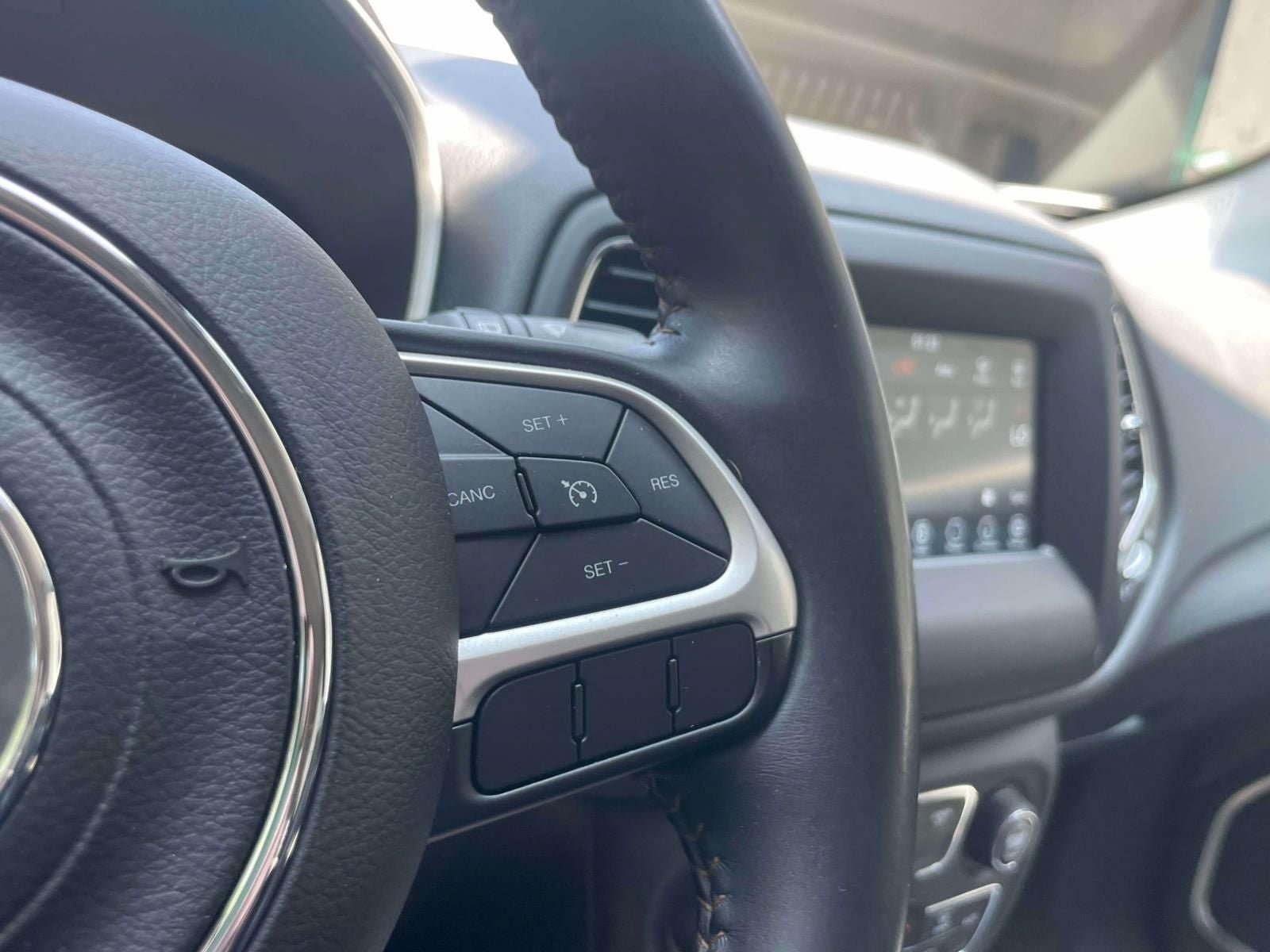 Used 2018 Jeep Compass Latitude w/ Popular Equipment Group AWD/4WD image 22