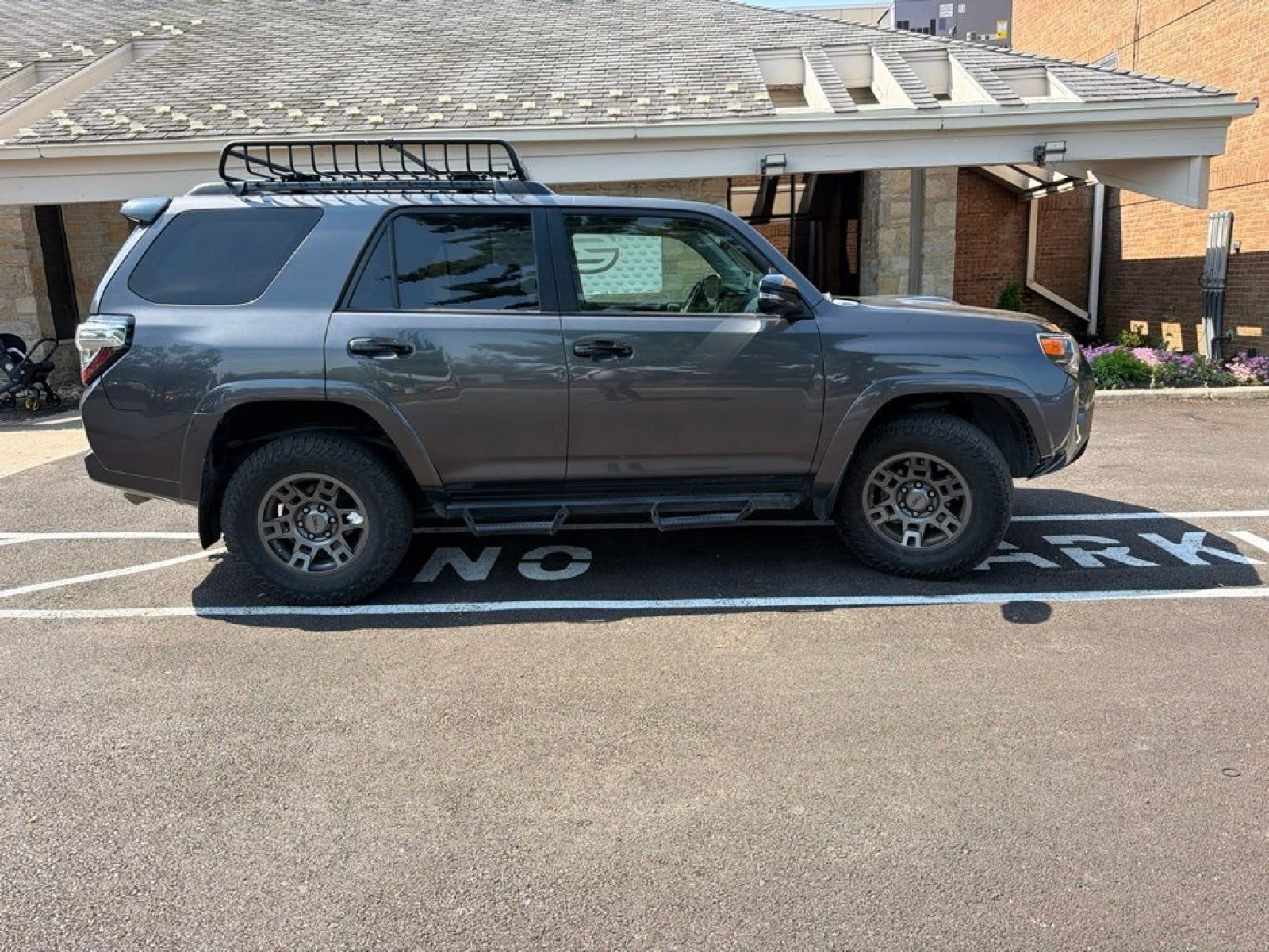 Used 2020 Toyota 4Runner Venture w/ Moonroof Package AWD/4WD image 4