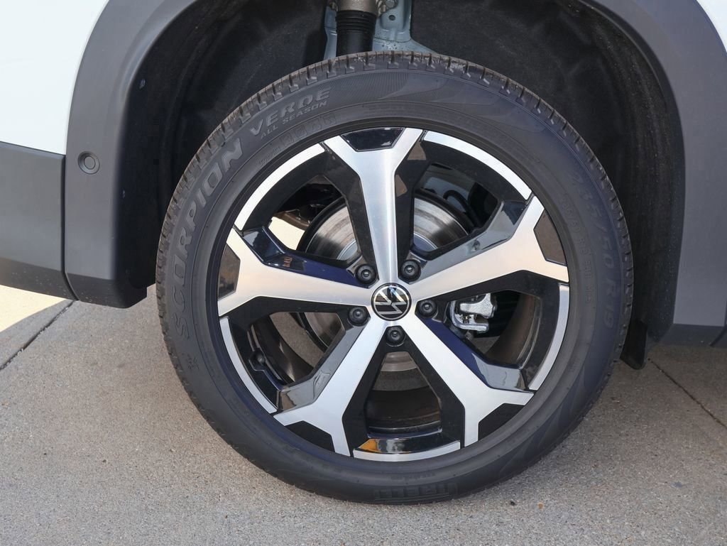 New 2026 Volkswagen Tiguan SE image 9