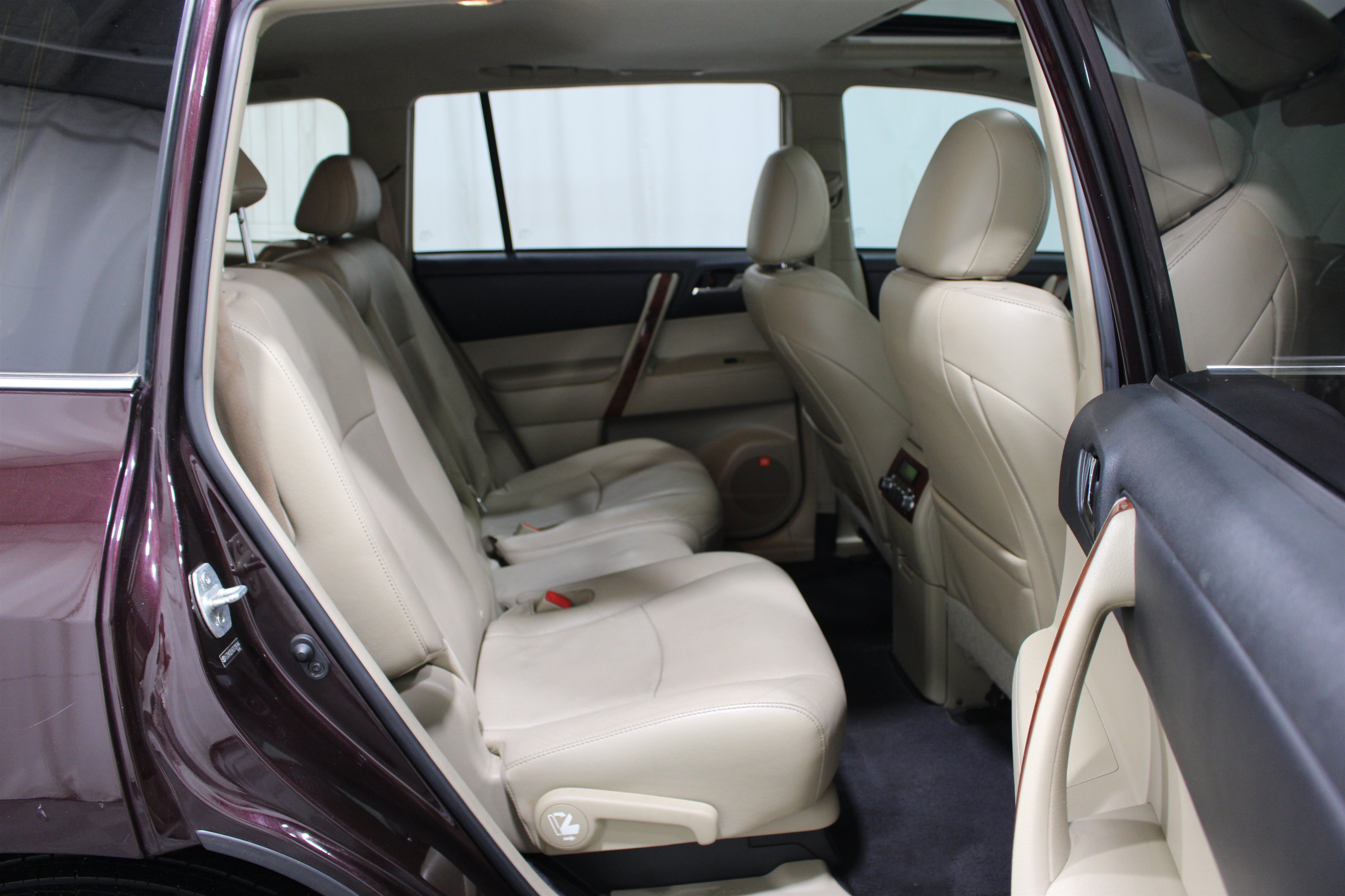 Used 2013 Toyota Highlander Limited FWD image 22